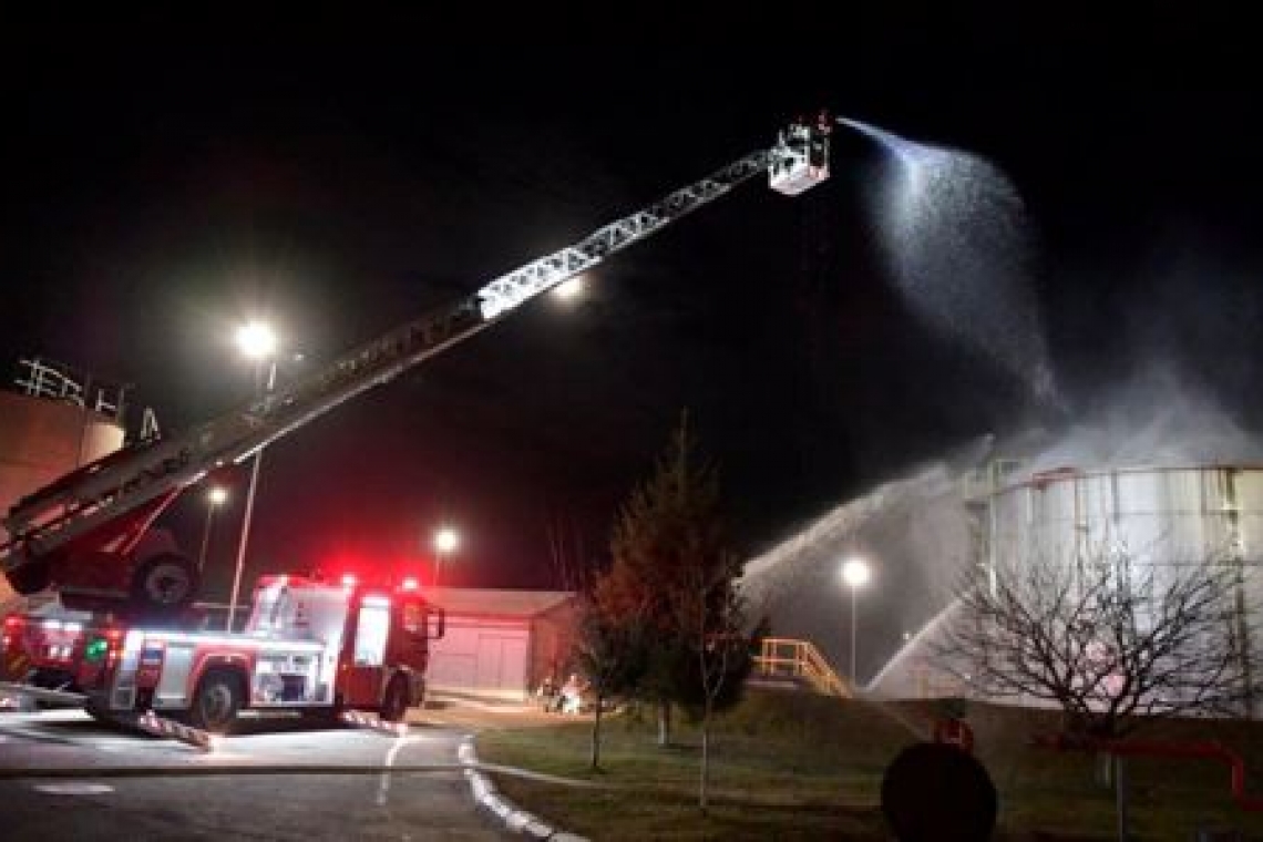 Incendiu puternic la o statie de pompare a Conpet din Baicoi