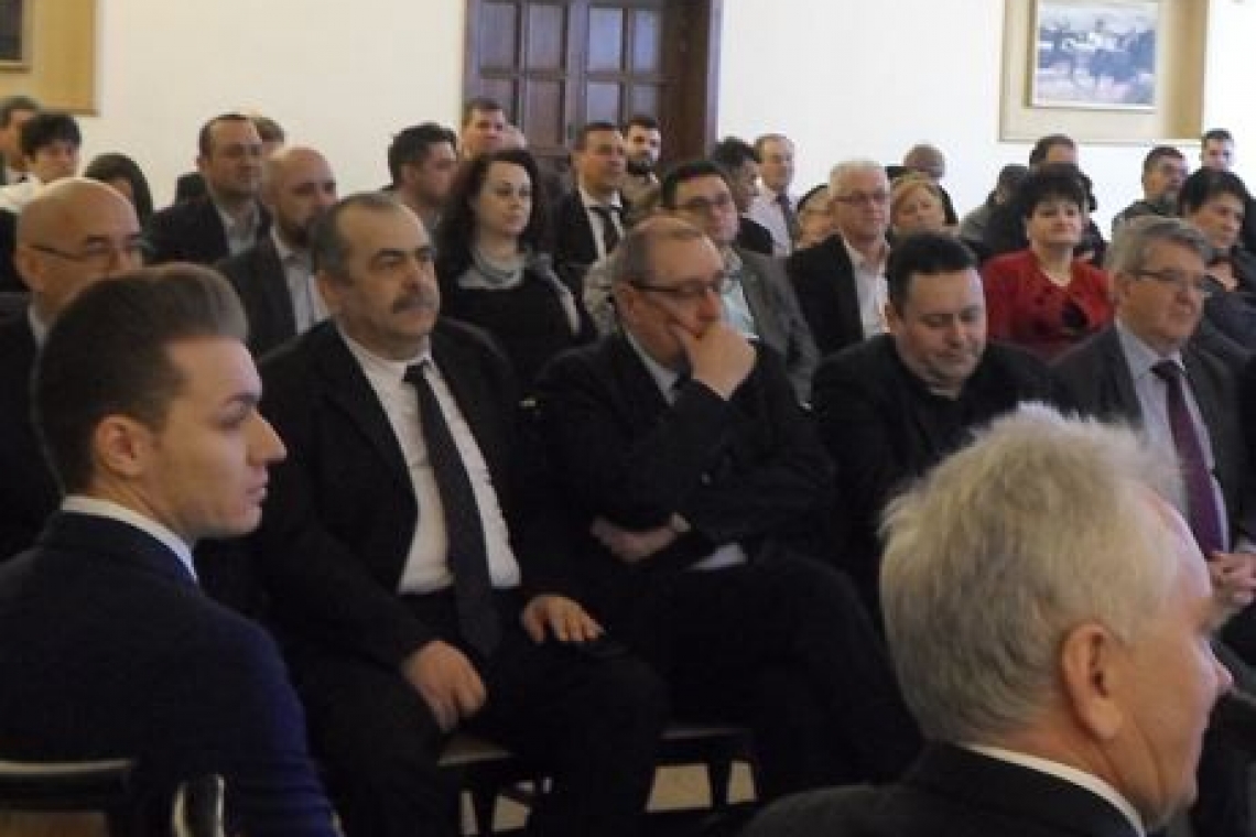 Fiori reci pe spinarile politicienilor din Prahova! ALDE poate lovi decisiv la Ploiesti cu Andrei Volosevici! 