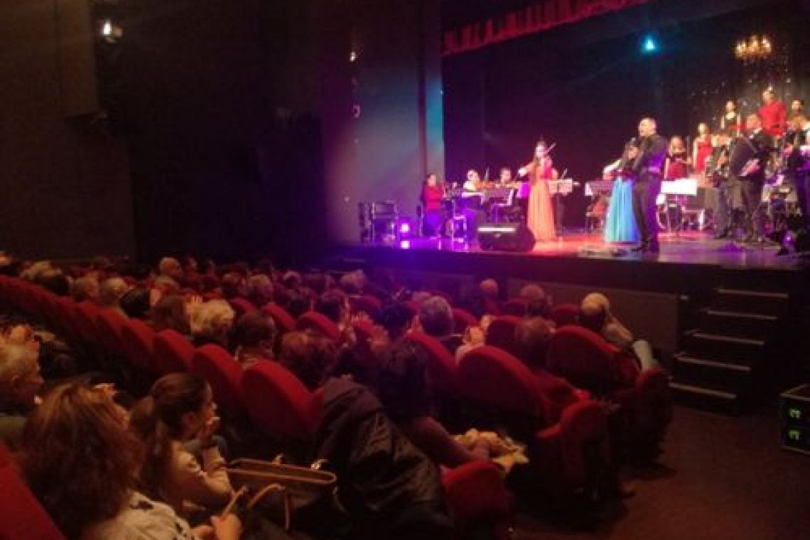 Seara magica cu Emy Dragoi si prietenii sai pe scena Teatrului din Ploiesti
