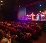 Seara magica cu Emy Dragoi si prietenii sai pe scena Teatrului din Ploiesti