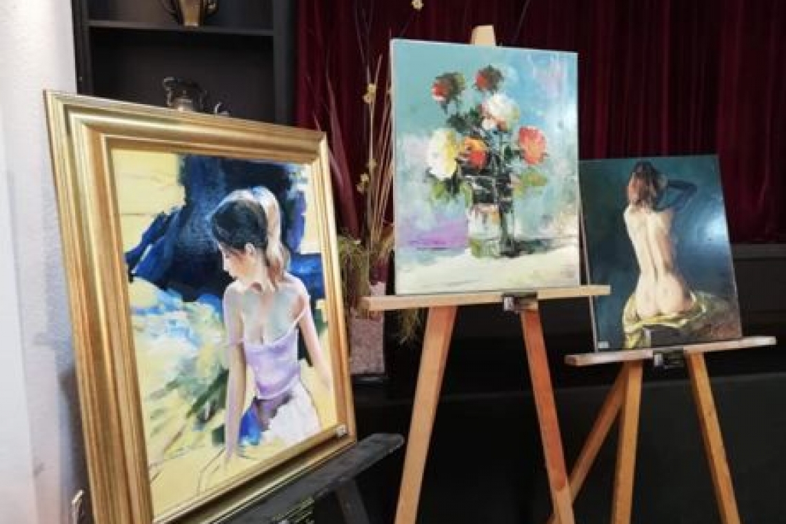S-a deschis o expozitie de pictura in foyer-ul Teatrului ”Toma Caragiu” din Ploiesti