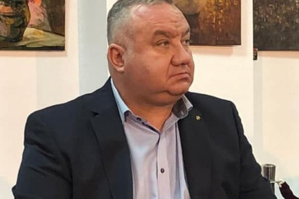Cum l-a prins Ganea pe Dobre cu bolobocul spart și cu poza pentru propagandă?