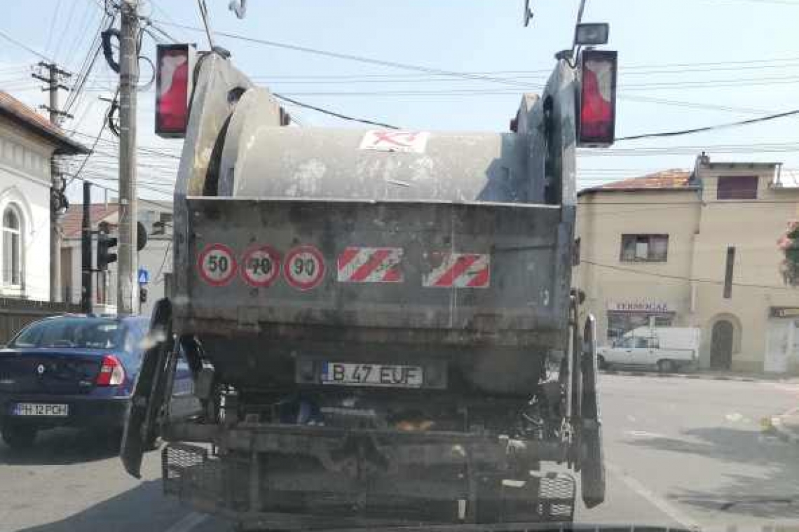 E cam singura soluție să scăpăm de orașul în care miroase a gunoi!