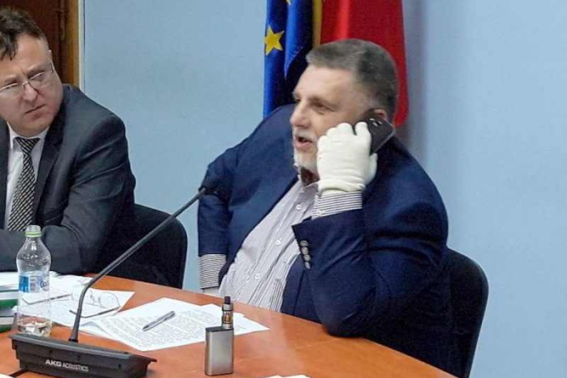Doar moaștele îl mai salvează pe primarul Adrian Dobre!