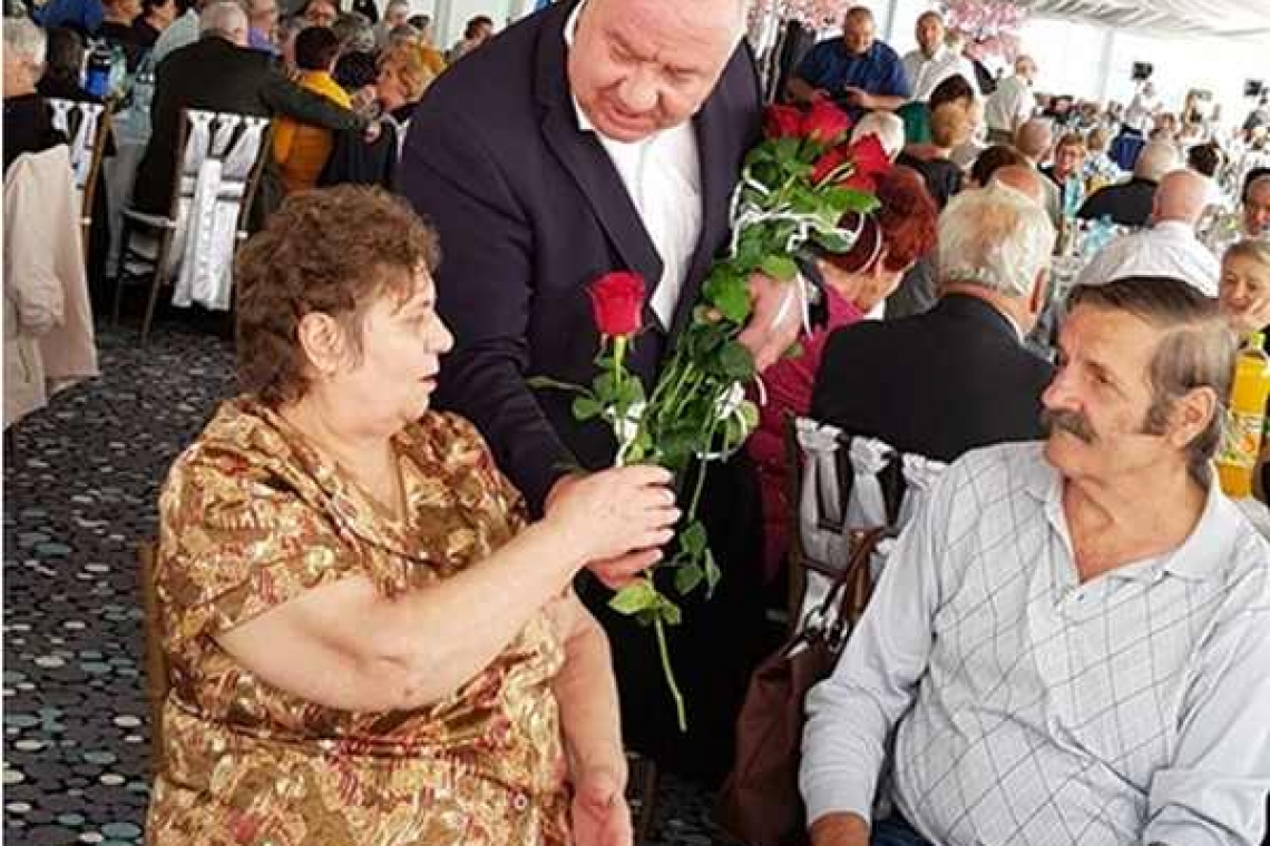 Cuplurile care au împlinit 50 de ani de căsătorie, sărbătorite de administrația ploieșteană