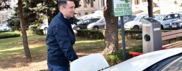 Stație de încărcare gratuită pentru mașini electrice în centrul Ploieștiului
