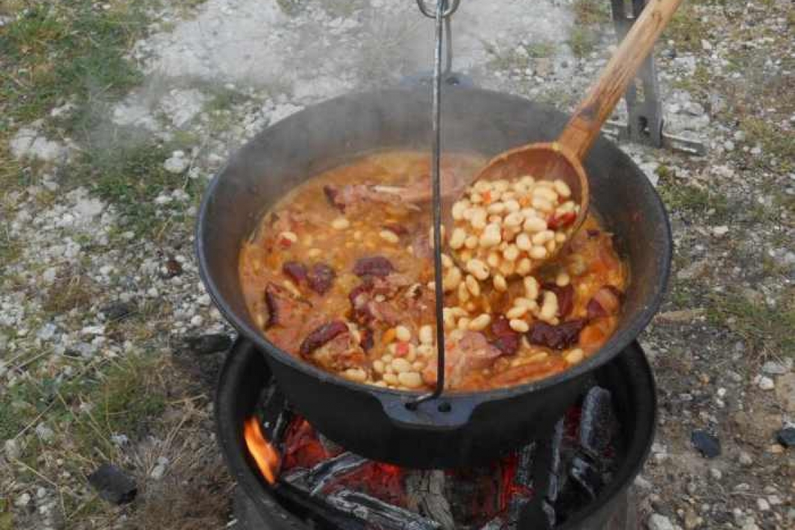 Tradițional de Ziua României/ Cum faci cea mai gustoasă fasole cu ciolan?