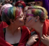 În timp ce cultura românească se confruntă cu serioase probleme de subfinanțare, Ministerul Culturii alocă bani pentru un muzeu al minorităților sexuale