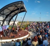 Ar fi frumos ca ploieștenii să se obișnuiască să participe la evenimentele artistice din Parcul Municipal Vest!