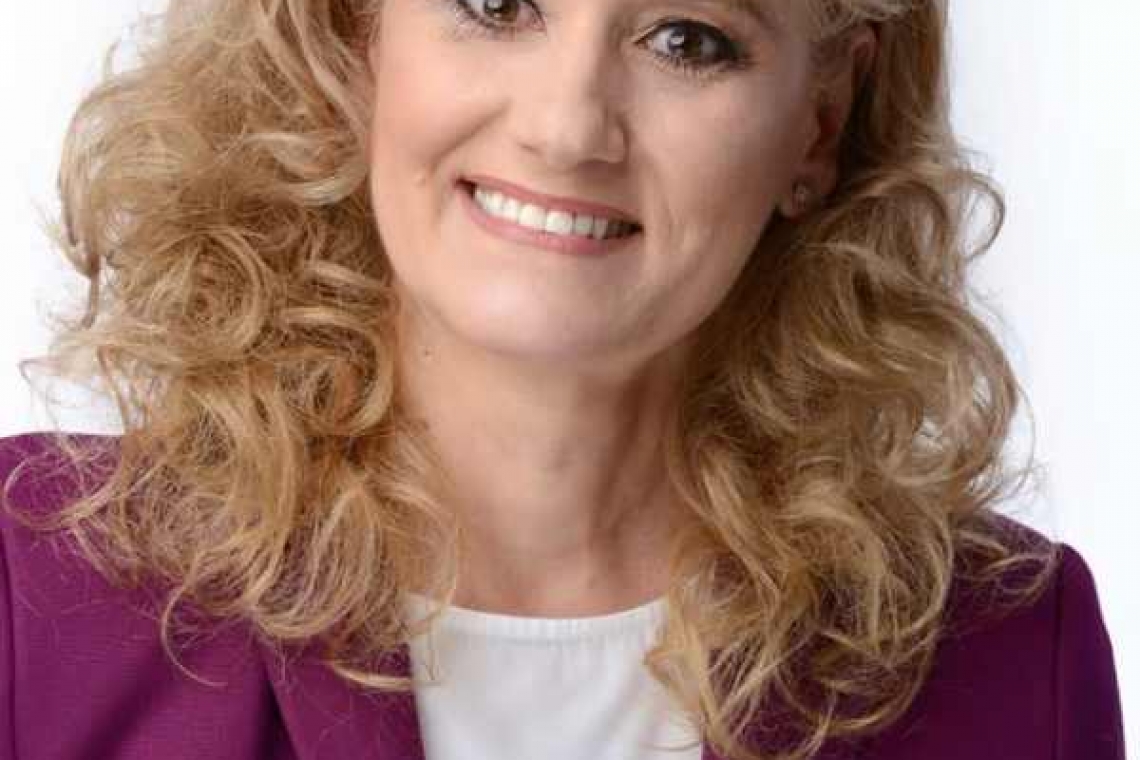 Candidatul PRO România pentru Consiliul Județean Prahova face ședințe foto cu artistul cu care lucrează și Andreea Bălan