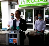 Pregătiți să ia amendă! Useriștii prahoveni și-au început campania electorală cu un tomberon de gunoi răsturnat pe stradă