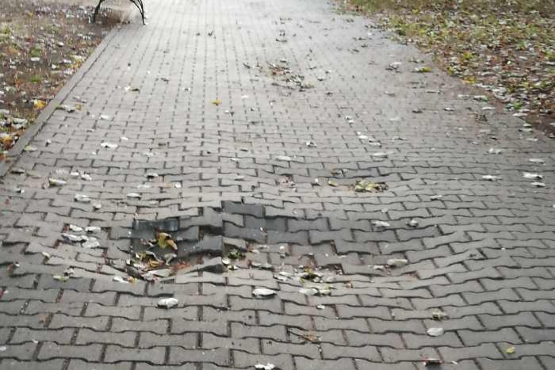 Bulevardul Independenței se scufundă încet dar sigur