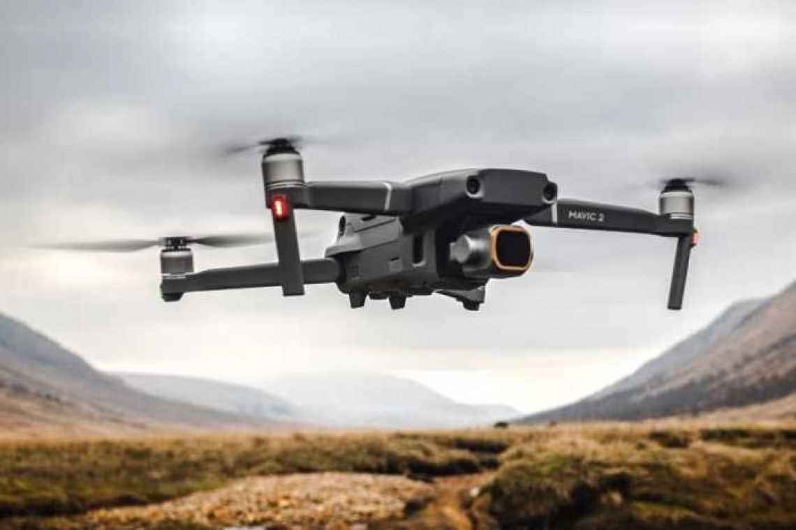 Românii care nu poartă mască vor fi vânați din aer de patru drone