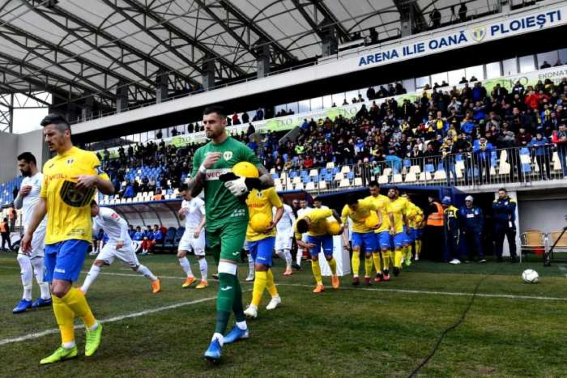 Salarii înjumătățite pentru fotbaliștii de la Petrolul Ploiești