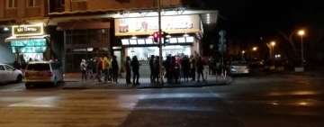 Shaorma cu de toate explodează la Ploiești în plină pandemie! Sunt cozi interminabile!