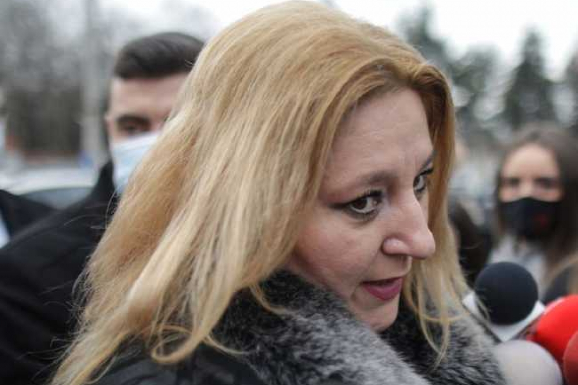 Diana Șoșoacă în dialog cu un jandarm: ”Ar trebui să vă reglementați privirea!”