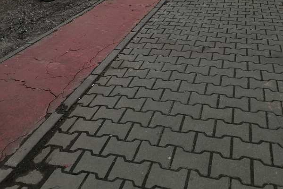 Sunt adevărate pericole! Ploieștenii se plâng de starea proastă a pistelor de biciclete