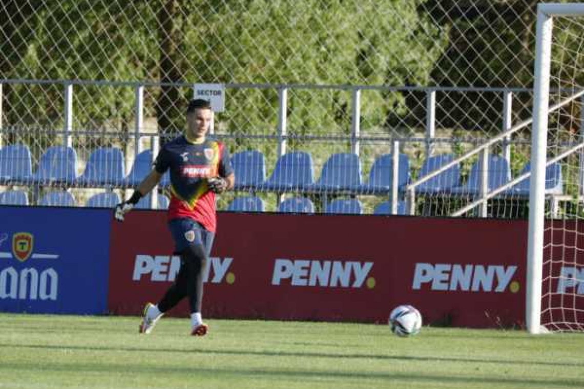 Încă un fotbalist a părăsit cantonamentul Echipei Naționale de Fotbal a României 