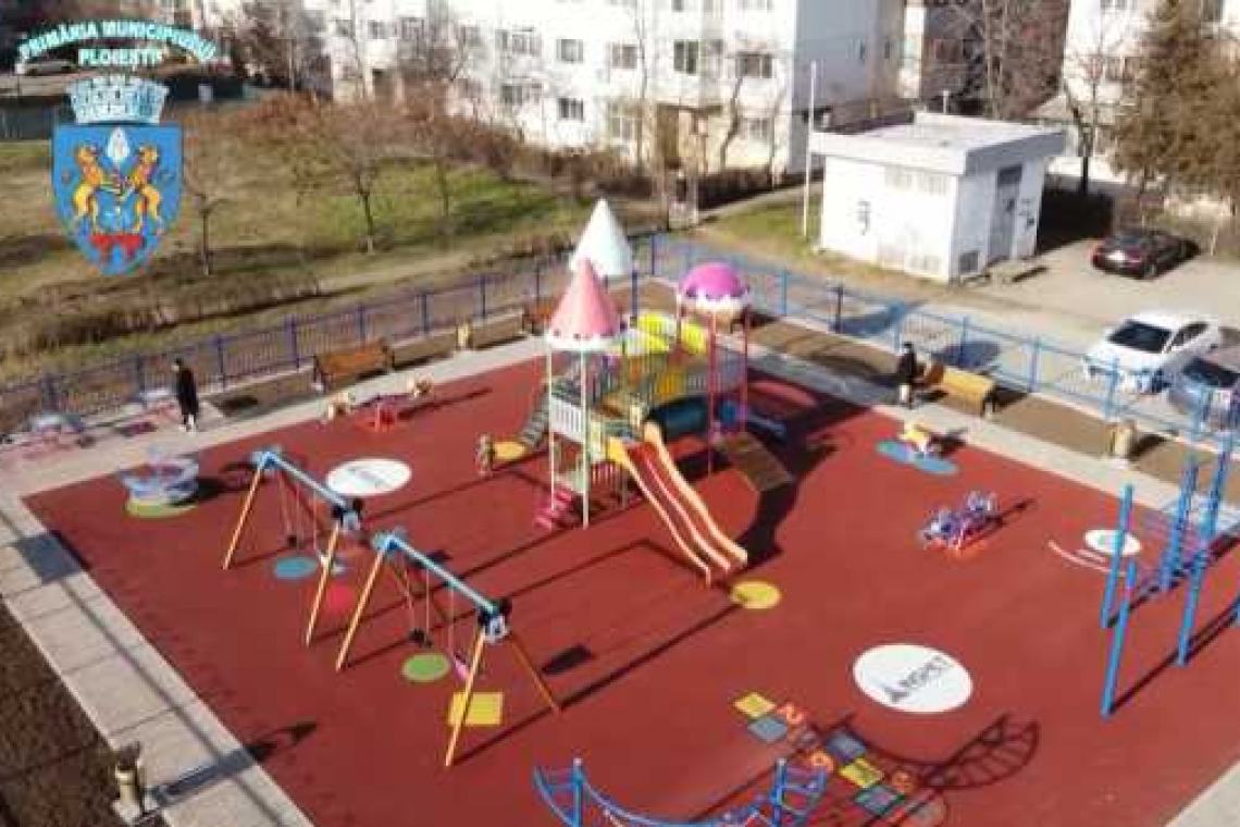 Copiii ploieștenilor au acum un nou loc de joacă