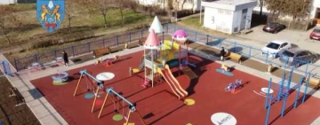 Copiii ploieștenilor au acum un nou loc de joacă