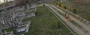 Hoții din cimitirele ploieștene au ”rămas” pe camerele de supraveghere